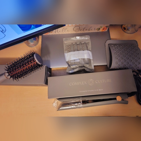 Professional Titanium Flat Iron - Picture 1 of 6